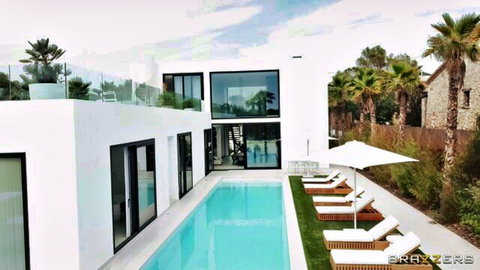 Luxury poolside villa setup for leggy babe twerking to intense DP action, Brazzers