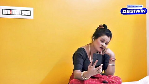 Beautiful Desi Bhabhi in saree teasing on phone in Indian sex video