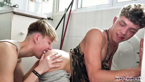 Young British twinks in explicit rimming and bareback doggy prep