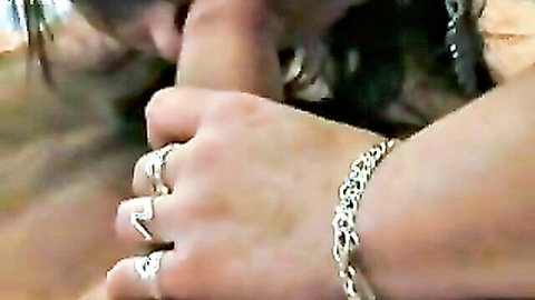 Mature Italian wife hands gripped by young bull in amateur encounter