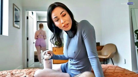 Siri Dahl in tight blue bodysuit, stepmom with curvy blonde friend