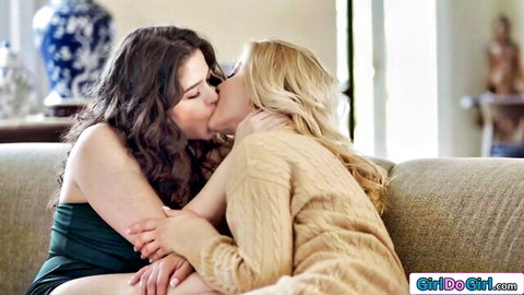 Victoria Voxxx kissing blonde lesbian penpal passionately