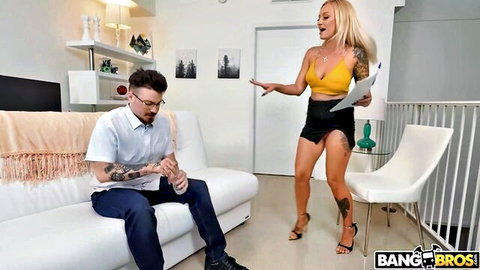 Elana Bunnz in yellow bralette and mini skirt teases tattooed patient in therapist roleplay