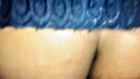 Sri Lankan beauty teasing bare ass in blue sari, curvy thighs exposed