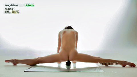 Nude twins Magdalena and Julietta in flexible XXL dildo splits pose