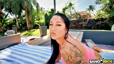 Yvonna Carlo seductive kiss in pink tube top and shorts outdoors, 4K