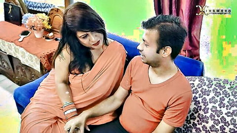 Indian aunty in orange saree seduces young courier boy intimately