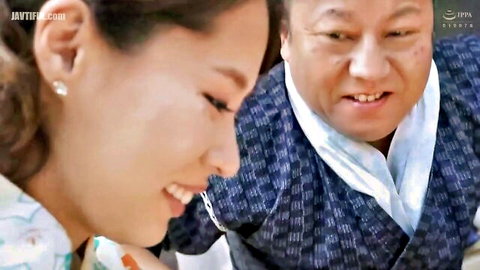 Miho Touno smiling with father-in-law in traditional Japanese attire