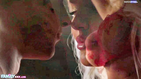 Jenna Starr in intimate stepmom lesbian kiss with blonde bombshell