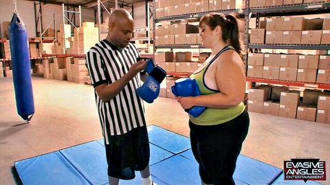 Veronica Bottoms curvy BBW in boxing scene with referee