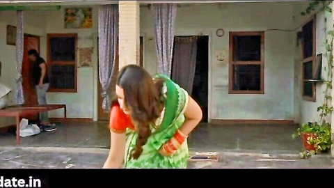 Desi teacher in green saree teasing in sex lesson scene