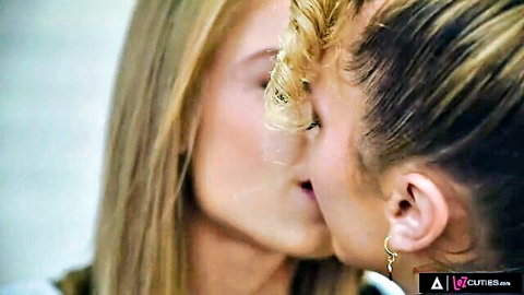 Alexa Flexy kissing Bonnie Dolce in steamy lesbian threesome preview