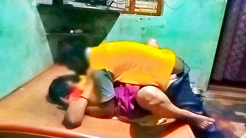 Tamil aunty fucked doggystyle in amateur Indian sex video