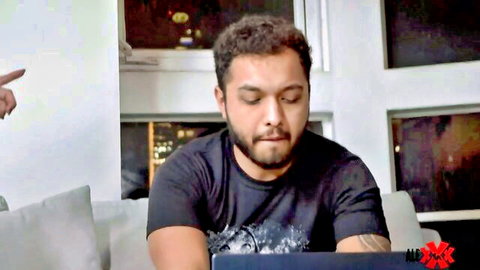 Calipso seduces young worker in amateur gay hookup scene