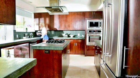 Blonde Samantha Cherie in casual kitchen tease adult video