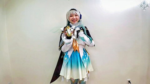 Asian cosplayer as Firefly in elaborate blue dress, smiling pose