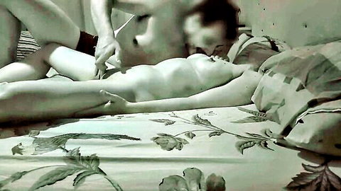 Soy LupiTa nude couple fingering to orgasm on bed