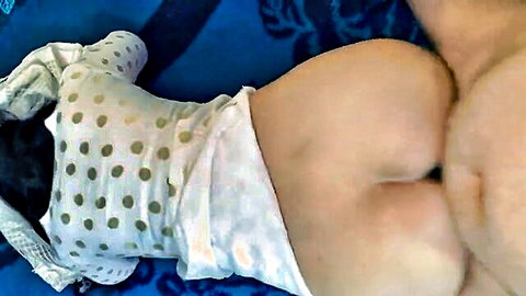 Desifilmy45 Punjabi Sardarni big ass exposed in white polka dot top