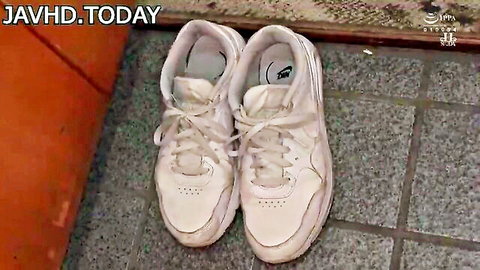 Yuri Honma white Nike sneakers foot fetish tease in JAV