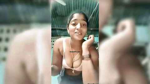Desi aunty in pink bra flashing huge cleavage in homemade tease