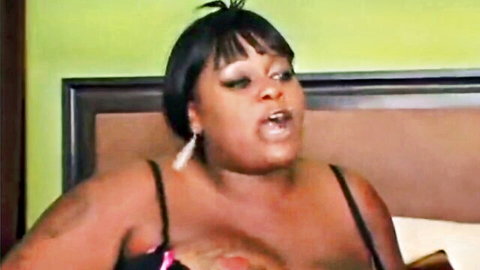 Curvy black MILF in black bra, moaning on bed