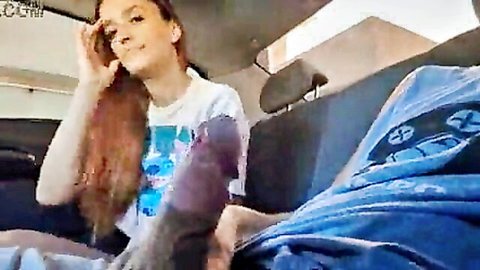 Redhead Ator Zegalinha in risky car handjob on street