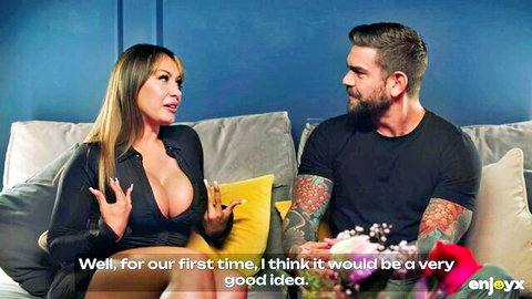 Colombian paisita in cleavage-baring top chats with tattooed macho about first anal