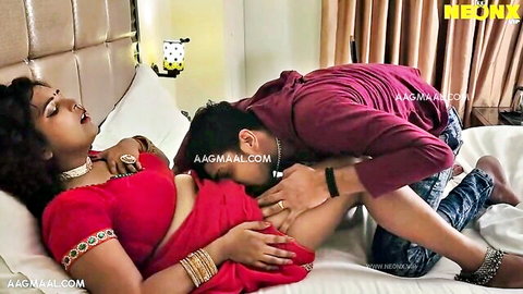 Desi Indian aunty in red saree aroused by boyfriend foreplay