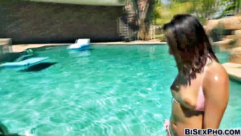 Oily brunette topless in pink bikini by pool in hot bisexual threesome