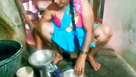 Indian mature wife squats in blue saree exposing thick thighs homemade amateur