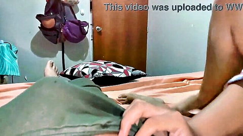 Amateur man masturbates viewing niece's ass from behind, Spanish dialogues