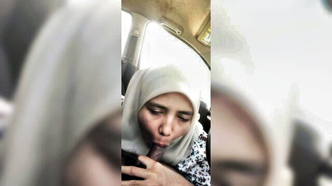 Hijab woman giving blowjob in car, amateur selfie oral sex