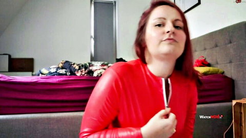 Redhead Machtfertig teasing in shiny red leather top, solo amateur
