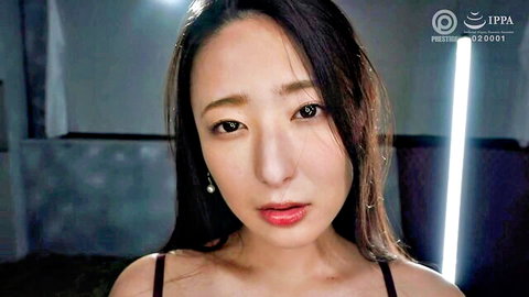 Suzu Matsuoka seductive close-up in black lingerie, JAV oil scene