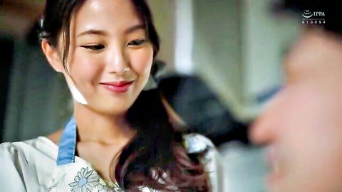 Mahiro Ichiki smiling in floral apron, close-up JAV scene from JUQ-981