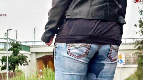 Sexy-Elli public jeans wetting from behind outdoor