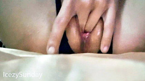 IcezySunday close-up masturbation squirting pussy spread fingers