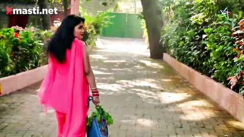 Desi woman in pink saree walks seductively outdoors in Jabariya Dulhan episode