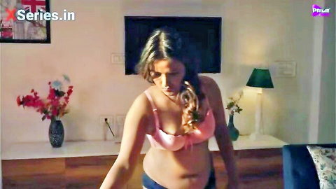 Sexy Indian babe in pink bra flaunting deep cleavage and exposed navel