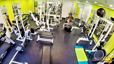 Naive cuckold watches comely GF fucked hard by stranger in gym