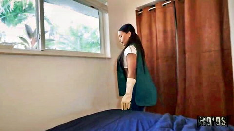 Latina maid with big ass bending over bed in sexy green apron and gloves
