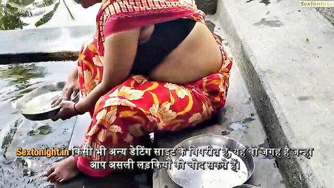 Curvy Indian housewife squats in saree exposing bare midriff and ass crack by pond