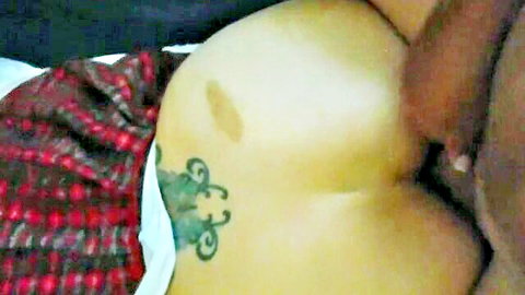 Close-up of curvy wife's tattooed hip and big ass in amateur spit roast scene