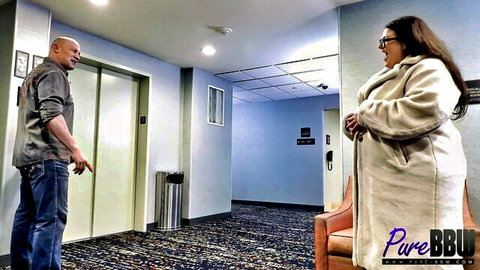 Luna Lark meets big booty stranger in hotel hallway tease