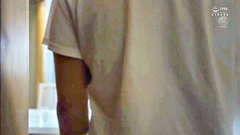 Reiko Seo back view in white t-shirt, casual JAV thumbnail