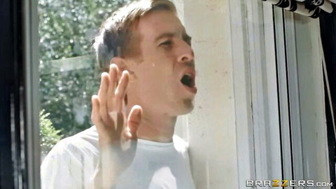 British Kiki Minaj cheating outdoors in jeans, shocked man reaction - Brazzers