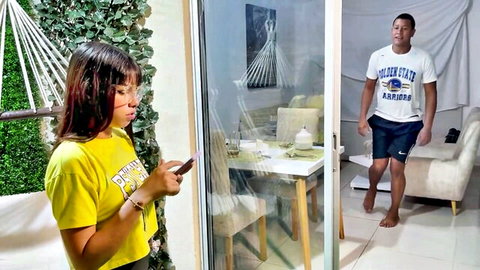 Saraymike in yellow Golden State tee teases while watching phone with her bro-in-law
