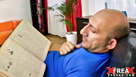 Omar from PickupBuster reading book before picking up Angel Rivas, 68 chars
