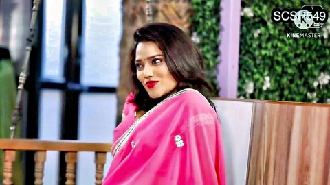 Sexy Desi babe in pink saree posing seductively