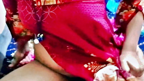 Big-ass Indian MILF in red sari spreading legs exposing pussy